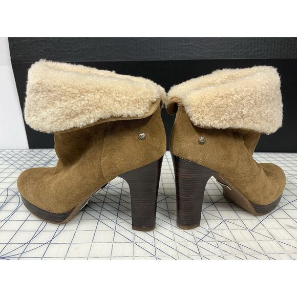 UGG Dandylion Bootie, Size 8, 4-inch heels, reversible shearling trim - Picture 6 of 14